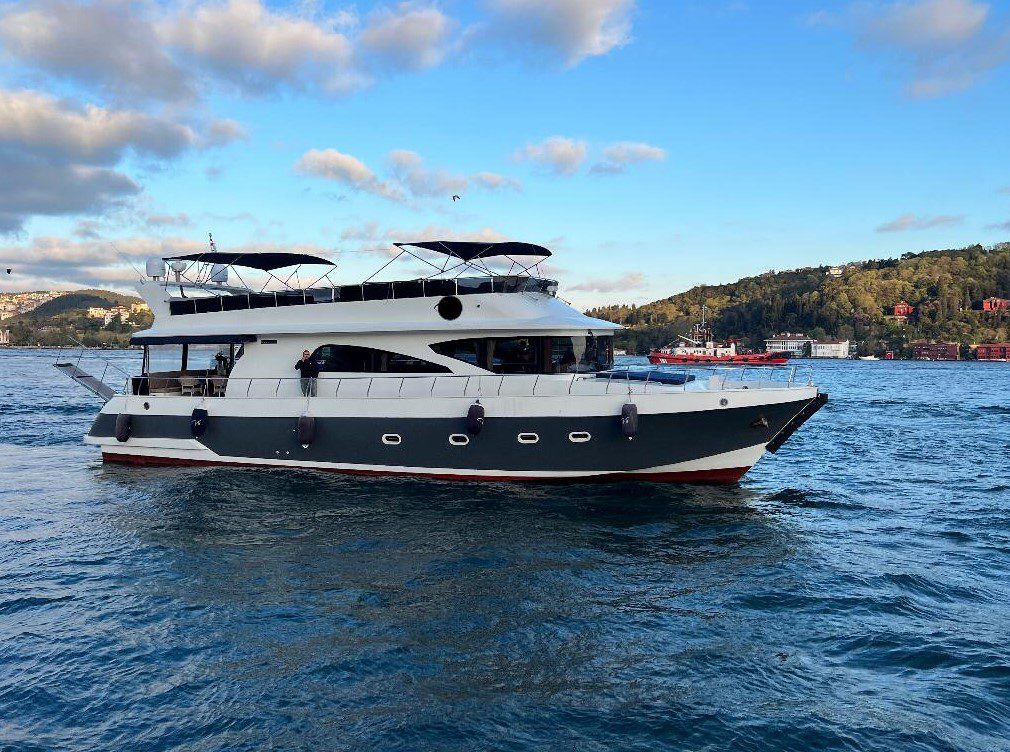 Private Yacht Tour 6 Hours